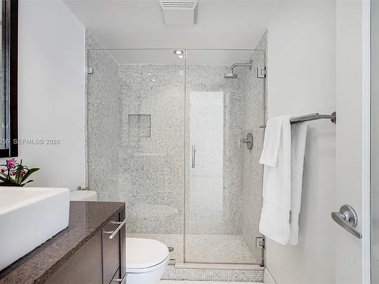 201 Jefferson Ave #2E — Photo 15