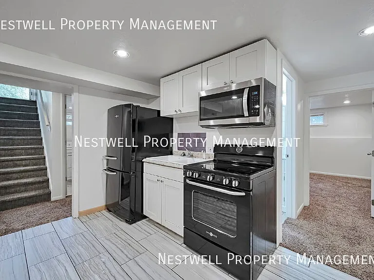 1335 E Maplewood Dr — Photo 6