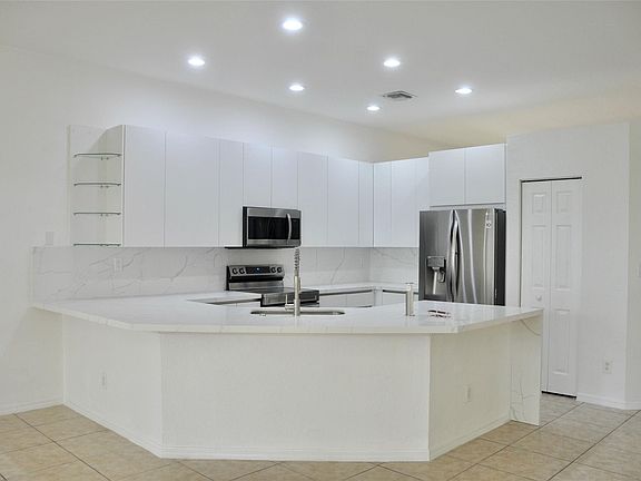 4th image of 19496 S Whitewater Ave