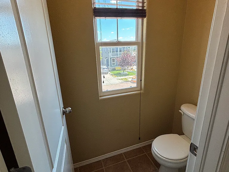 6594 Silverwind Cir — Photo 15