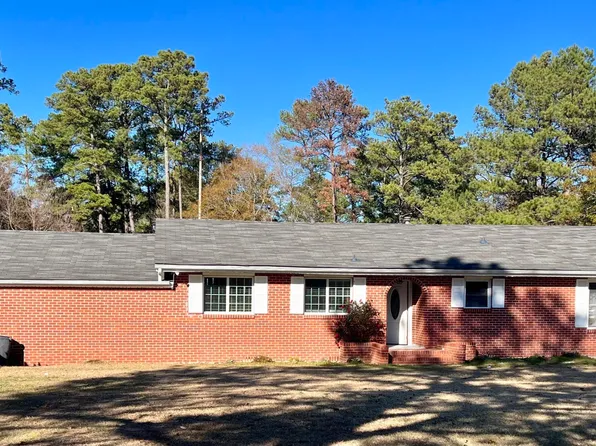 67 College Dr, Laurel, MS 39440