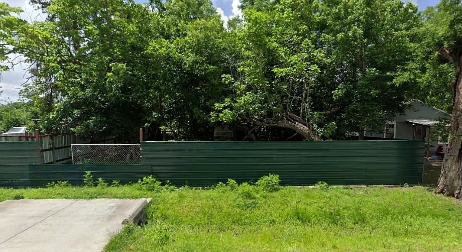 1st image of 8122 Darlington Dr