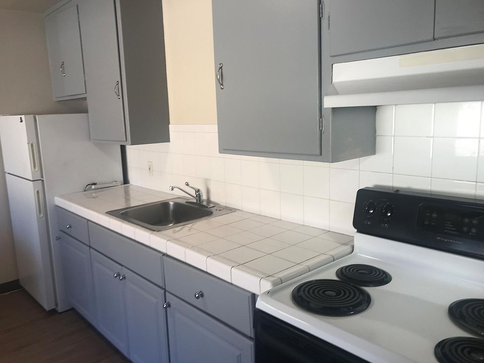 1st image of 160 1st Ave #7