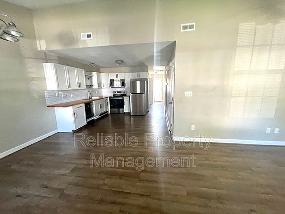 4th image of 438 E Rose St