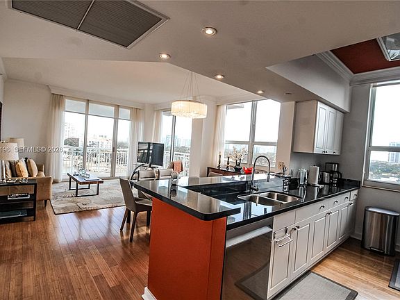 3rd image of 19501 W Country Club Dr APT 1014