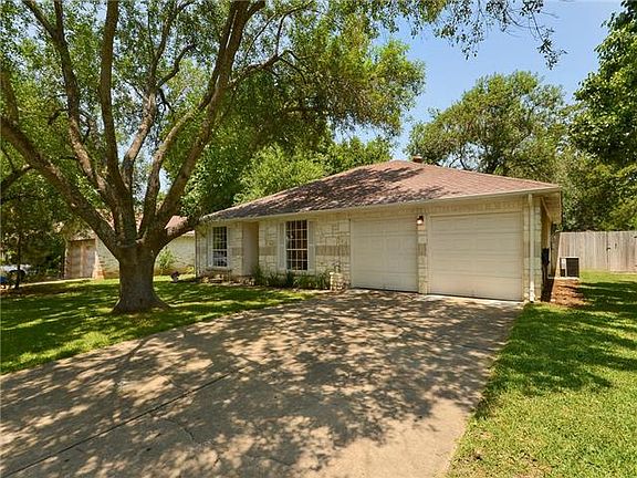 3rd image of 1006 Rolling Green Dr