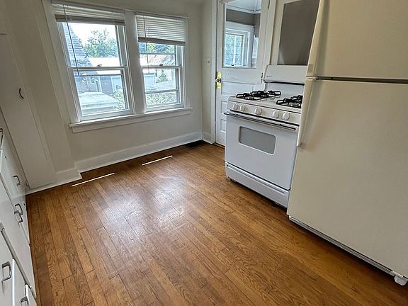 3rd image of 1234 W Ave S #1236