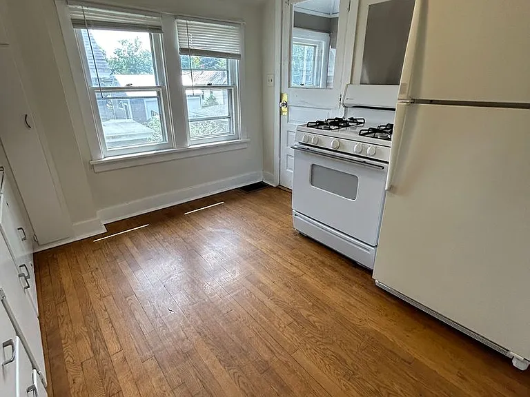 1234 W Ave S — Photo 2