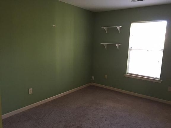 4th image of 912 Colonial Ave