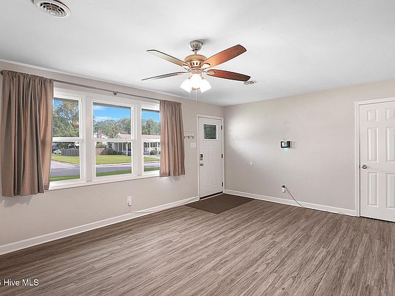 5th image of 309 Cole Dr