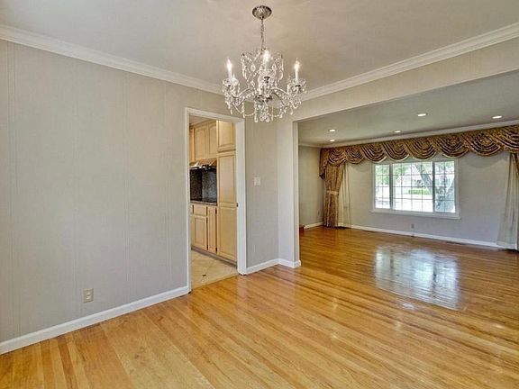4th image of 1330 Glen Haven Dr