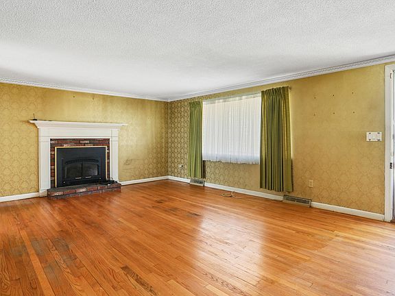 5th image of 61 Early Redberry Ln