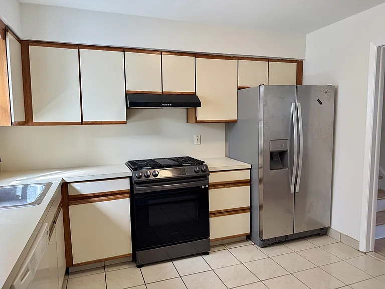 79 Priscilla St — Photo 3