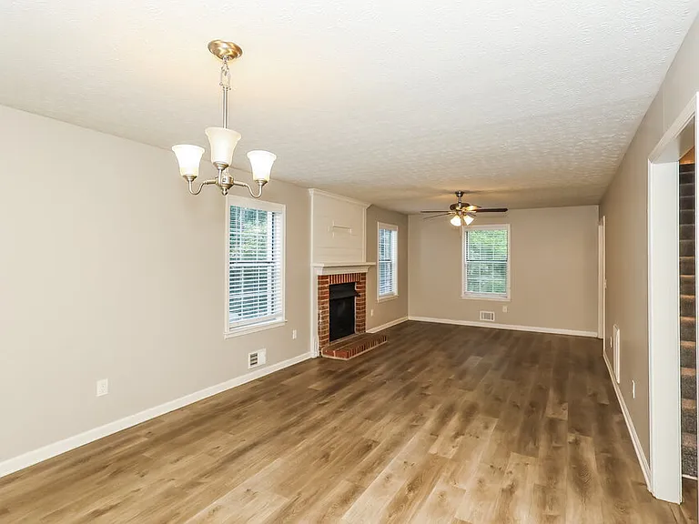 15 Valley Brook Dr — Photo 7
