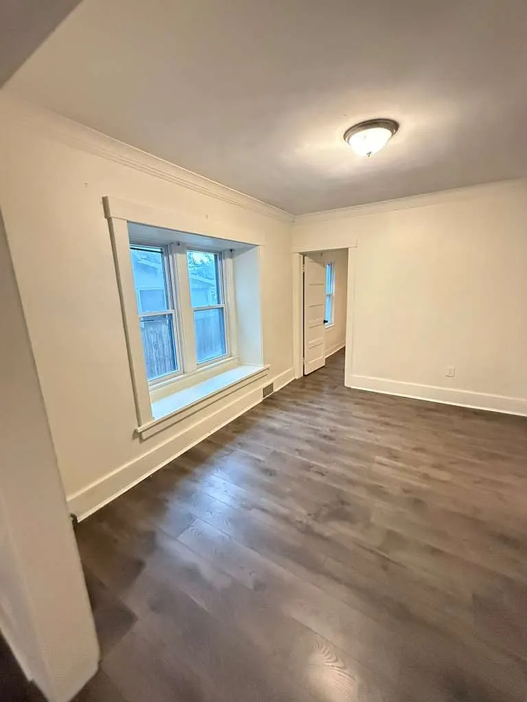 3 bed, 1100 sqft, $1,300 — Photo 4