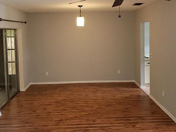 5th image of 370 Casuarina Cir