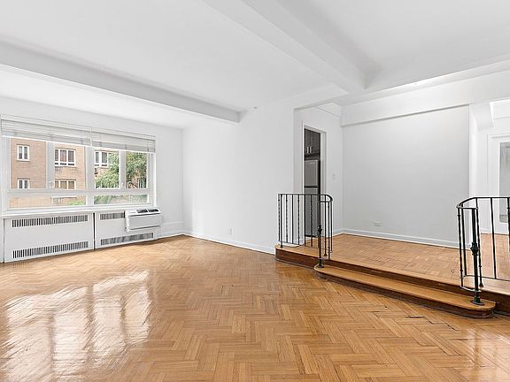 3rd image of 333 W 57th St APT 3G