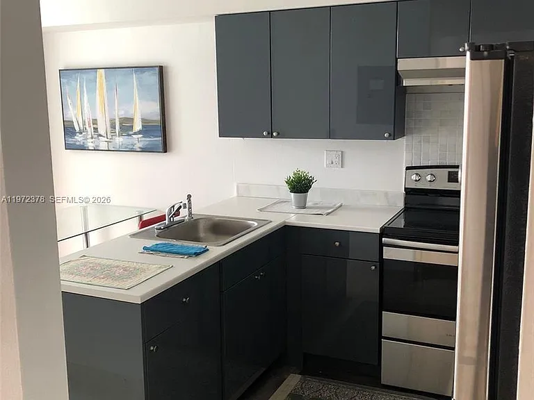 3600 Mystic Pointe Dr #815 — Photo 7