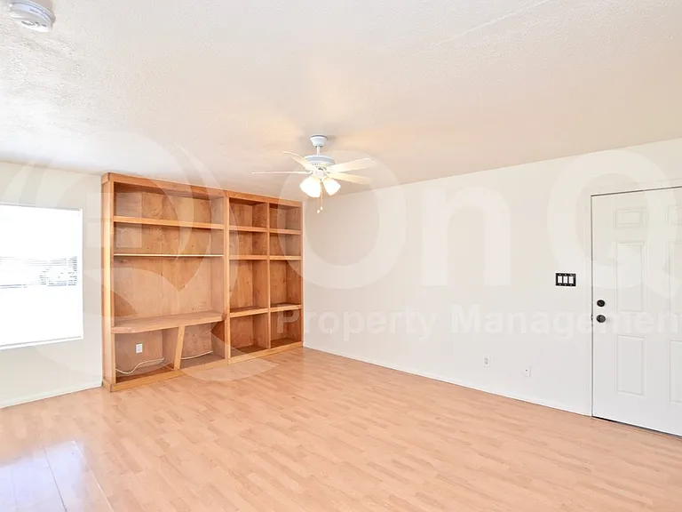 4265 E Vineyard Rd — Photo 7