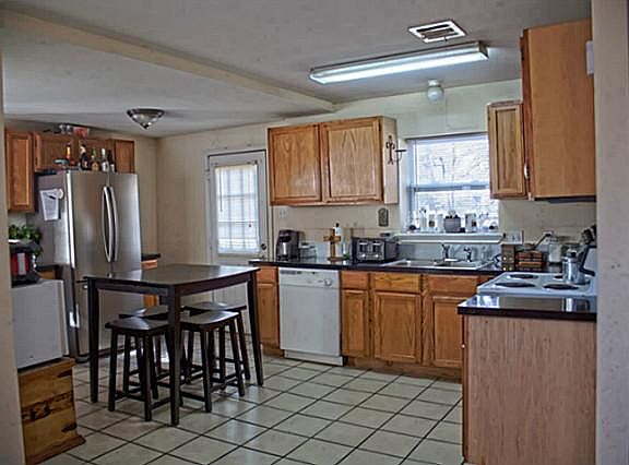 3rd image of 9016 Rowland Dr