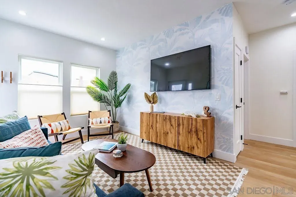 2 bed, 1.0 bath, 662 sqft, $4,500 — Photo 4