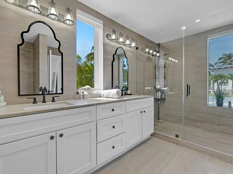 317 E Seaview Cir — Photo 36