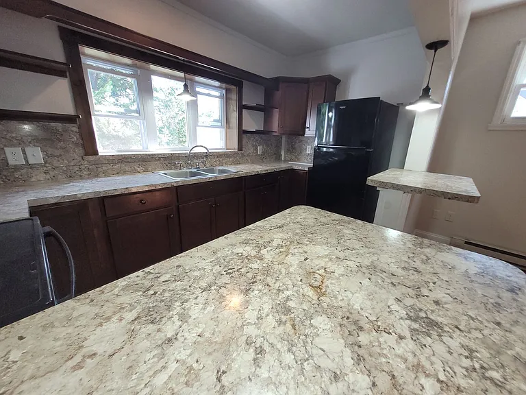 905 E King St — Photo 7