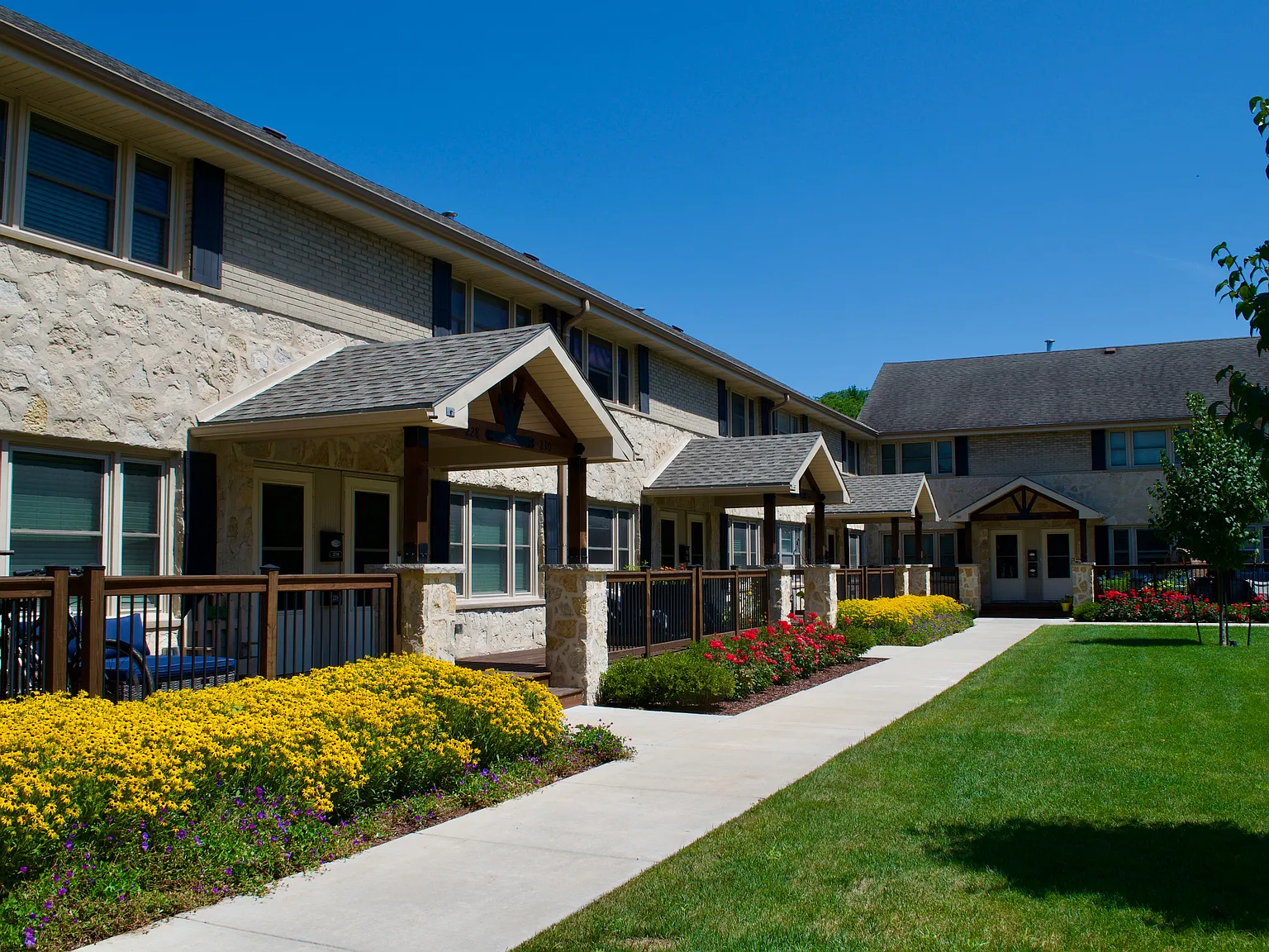Bay Village Townhomes — Photo 2