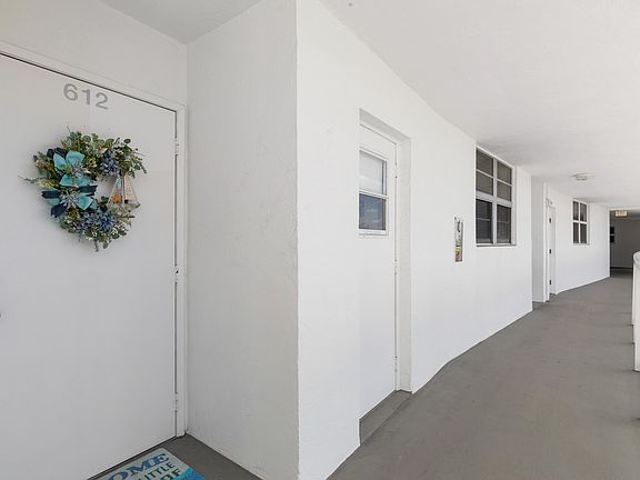 5th image of 2731 NE 14th Street Causeway NE Apt 612