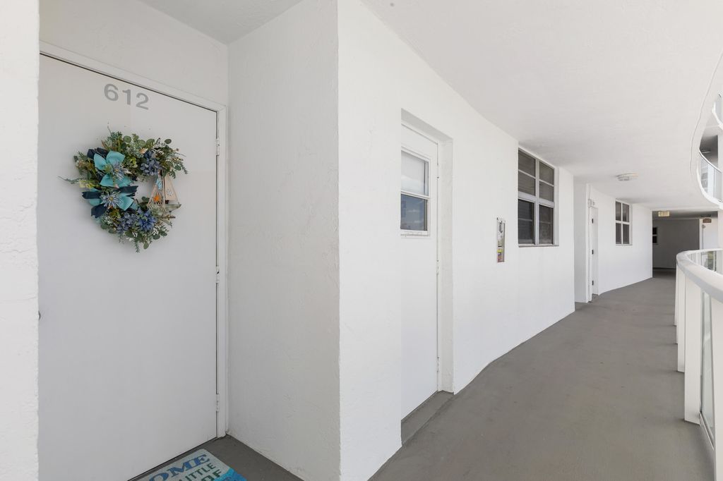 2731 NE 14th Street Causeway NE Apt 612, photo 5