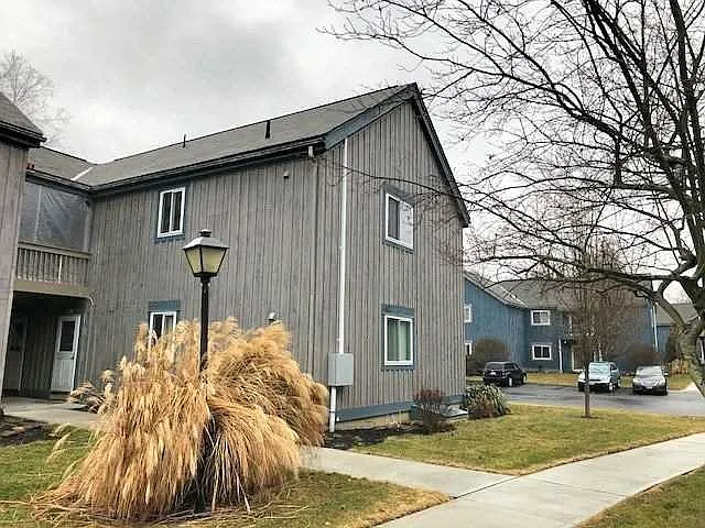 86 Sterling St photo 1