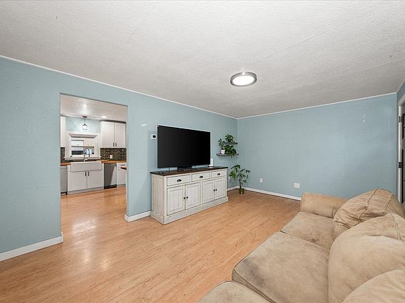 4th image of 13401 E Valleyway Ave