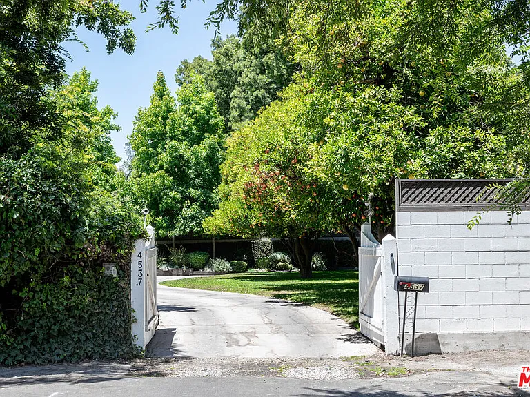 4537 Agnes Ave — Photo 40