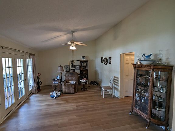 3rd image of 212 Hunter Hills Cir APT 3