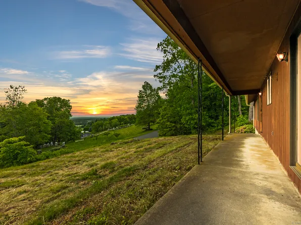 4 Setting Sun Trail, Ellington, CT 06029