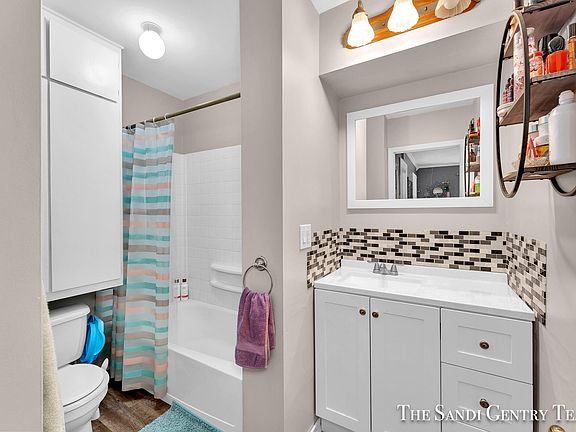 3rd image of 1442 Oakgrove St
