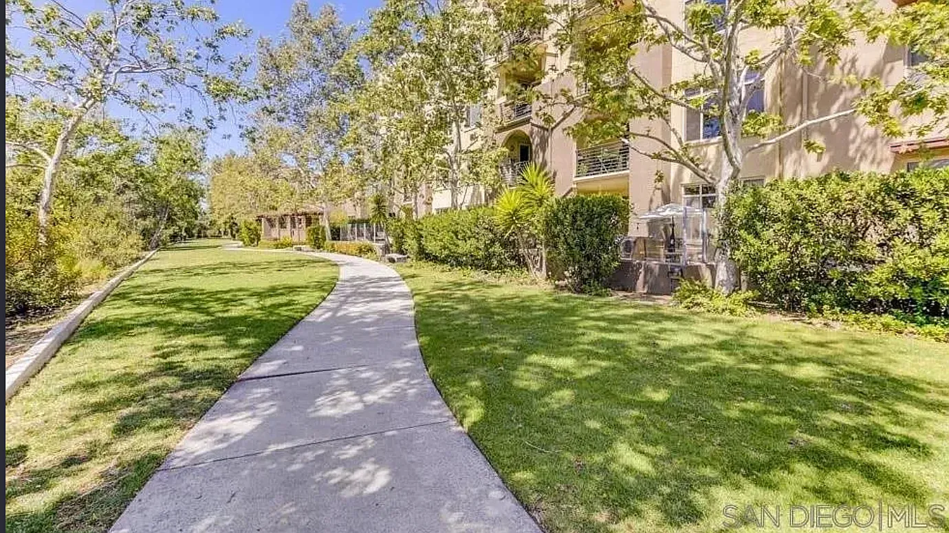 2 bed, 930 sqft, $3,000 — Photo 1