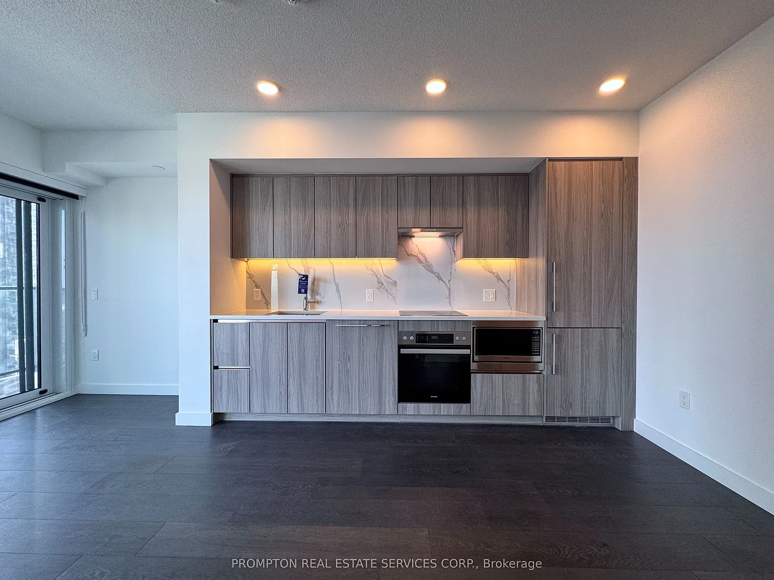 Concord Canada House — Photo 2