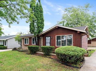 8529 W Glenbrook Rd, Milwaukee, WI 53224