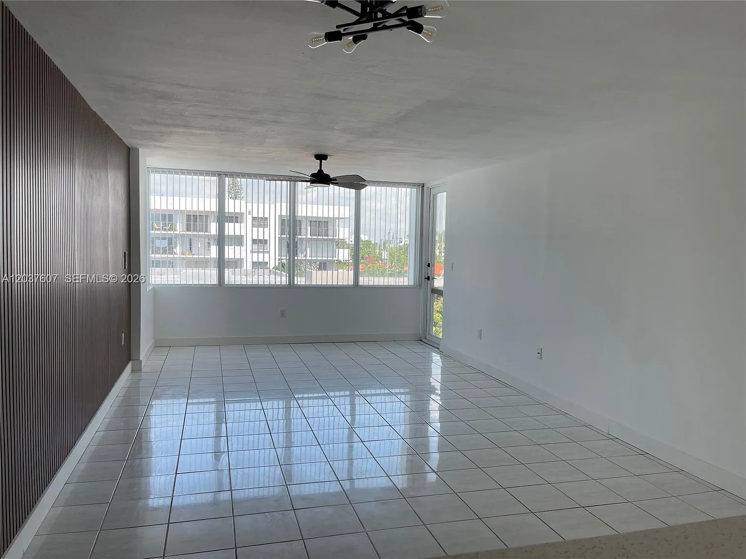 Harding Hall Condominium — Photo 4