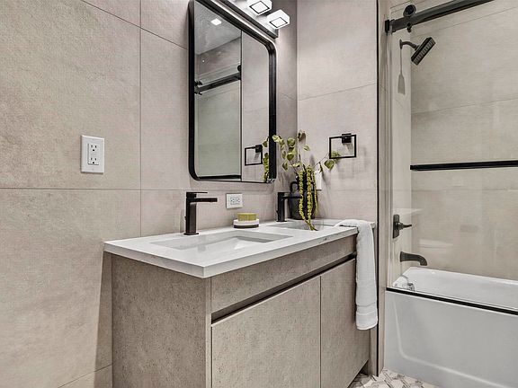 3rd image of 300 Washington St #6J