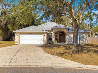415 Cierra Oaks Cir, Lady Lake, FL 32159