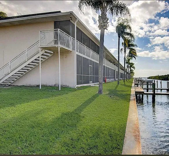 2 bed, 1.5 bath, 1100 sqft, $2,100 — Photo 2