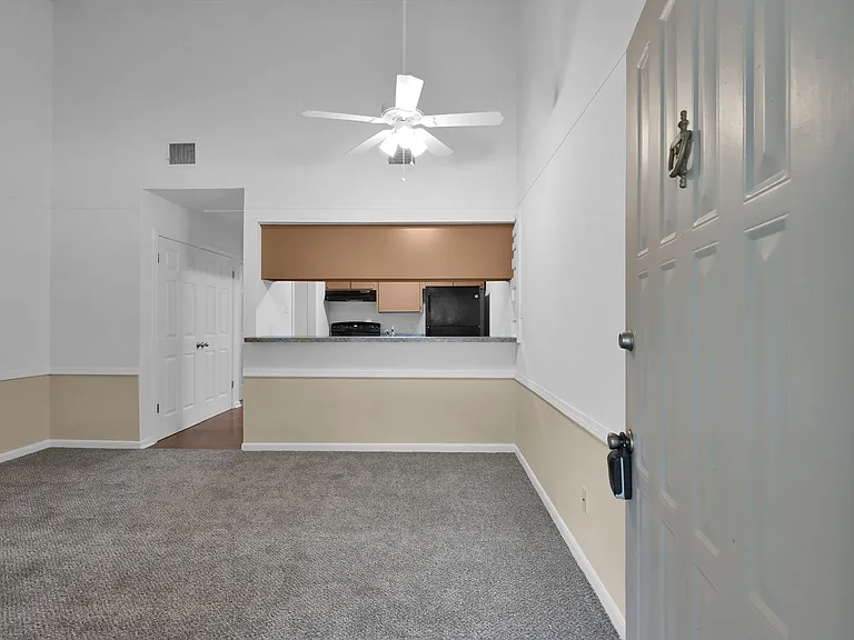 Lakeview Point Apartments — Photo 25