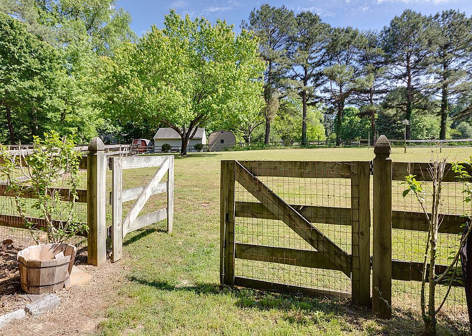 1st image of 128 Tanbark Ln