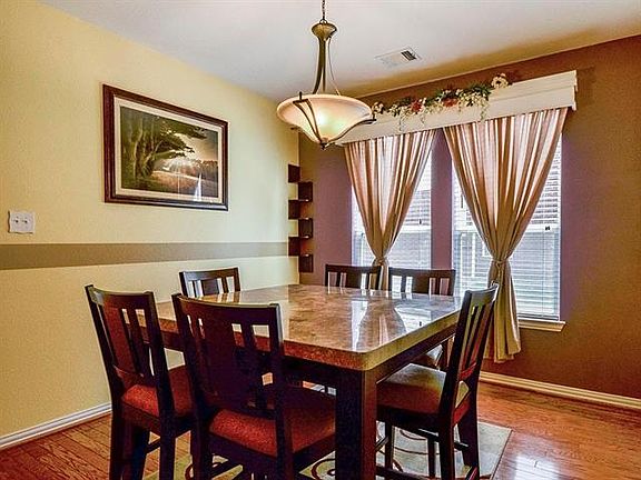 3rd image of 706 Riverhead Dr