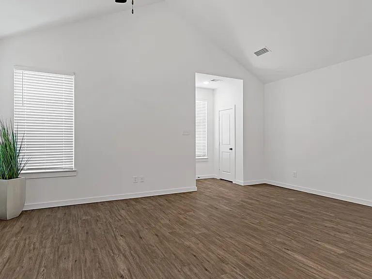 1303 S Bells Dr — Photo 15