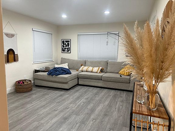 5th image of 1559 Willowbrae Ave