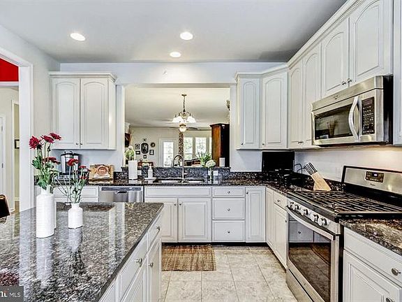 5th image of 424 Hallman Ct