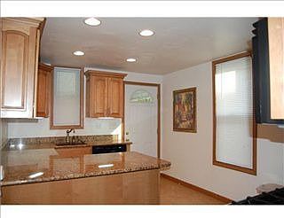 4th image of 1102 Green St